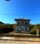 Къща в Перник, Земен