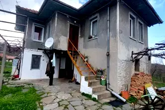 Къща във Велико Търново, с. Лазарци