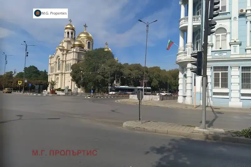 Магазин във Варна, Център