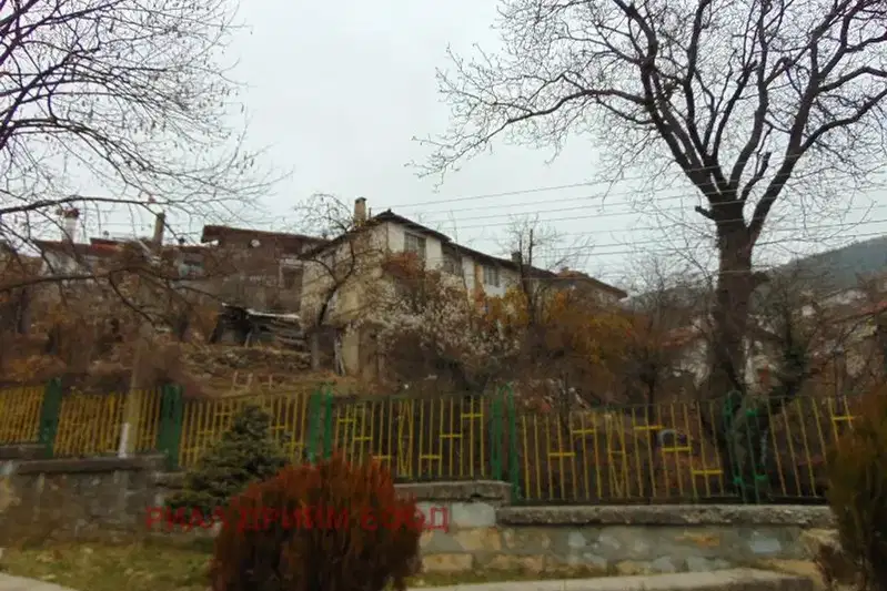 Plot in Smolyan, Ustovo