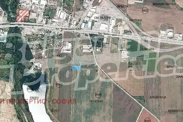 Парцел в София, Враждебна