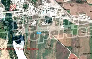 Парцел в София, Враждебна