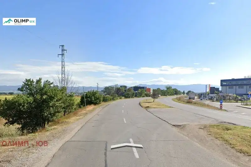 Парцел в София, Враждебна