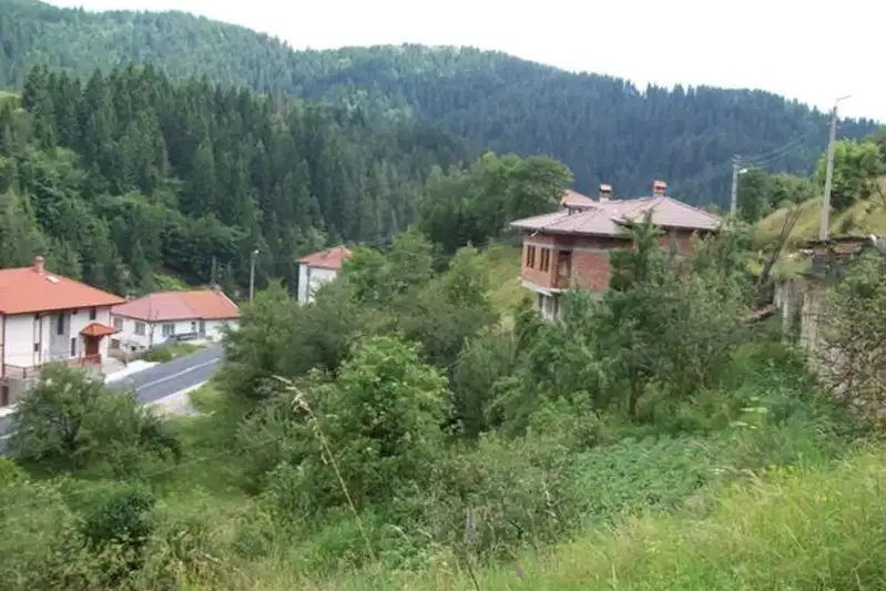 Plot in Oblast Smolyan, Momchilovci