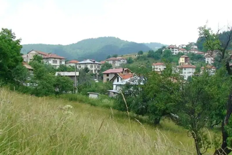 Plot in Oblast Smolyan, Momchilovci