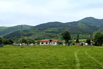 Парцел в София, Правец