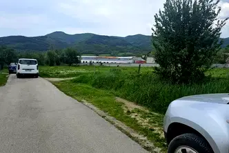 Парцел в София, Правец
