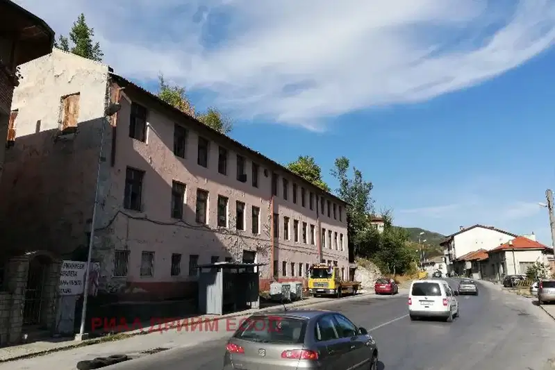 Industrial Building in Smolyan, Ustovo