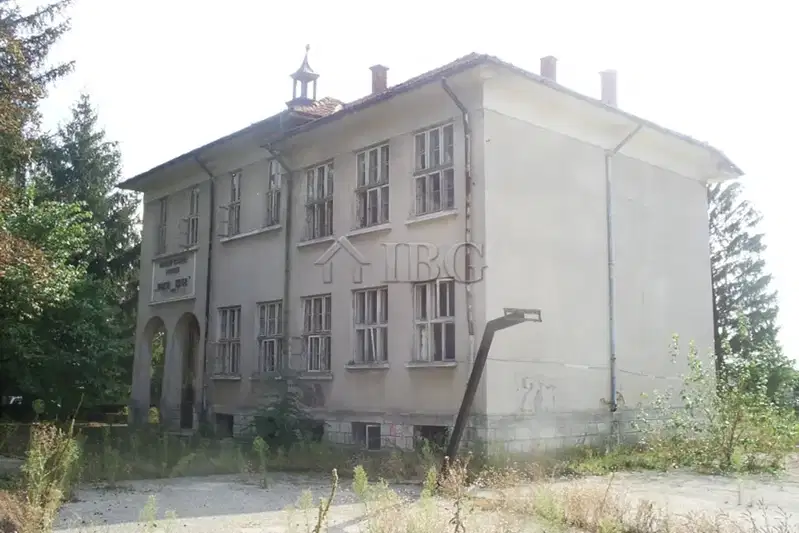 Industrial Building in Ruse, Dve Mogili