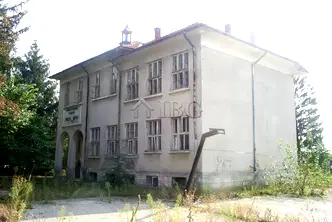 Промишлена сграда в Русе, Две могили
