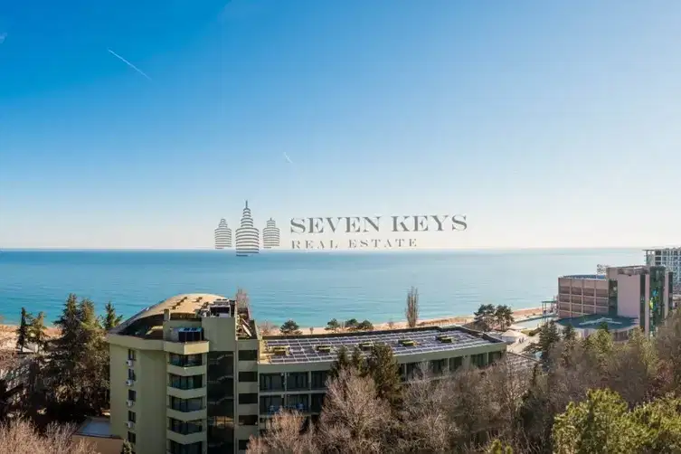 3-bedroom apartment in Zlatni Pyasyci