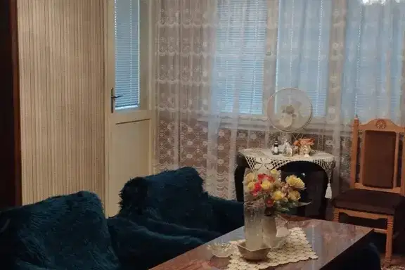 Тристаен апартамент във Велико Търново, Център