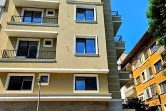 Тристаен апартамент с две тераси в Център, Пловдив