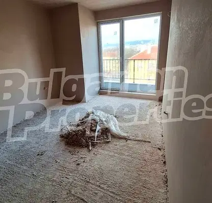 Снимка 3 — Тристаен апартамент във Варна, Погреби