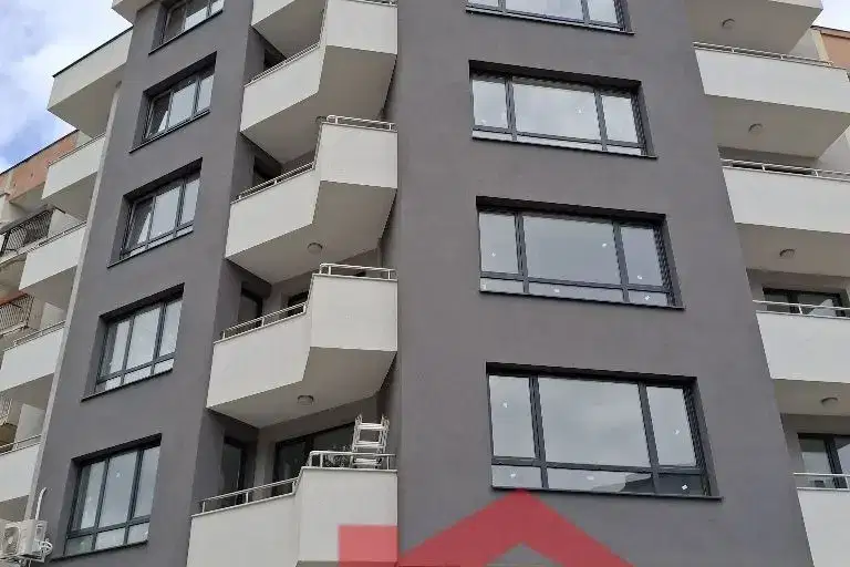 3-bedroom apartment in Kyrdjali, Vyzrojdenci