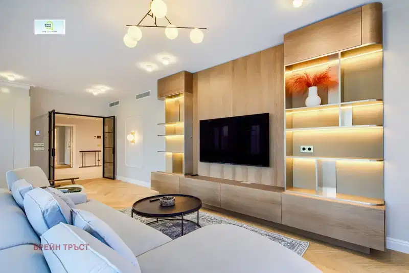 4-bedroom apartment in Sofiya, Lozenec