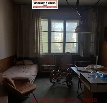 Снимка 2 — Етаж от къща в Русе, Център