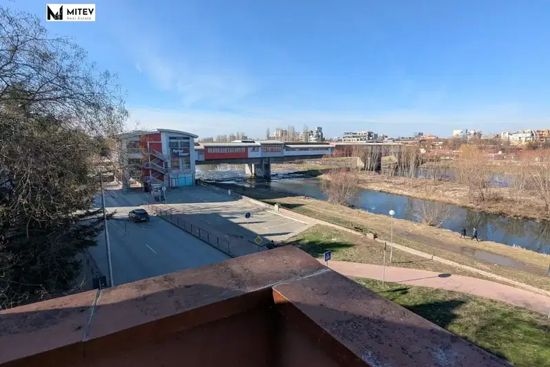 Офис в Пловдив, Център