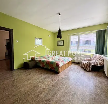 Photo 2 — 4-bedroom apartment in Tyrgovishte, Centyr