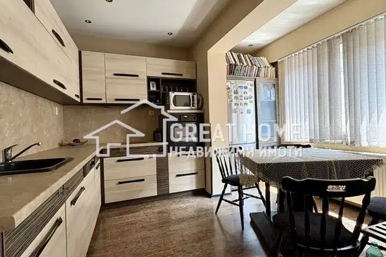 4-bedroom apartment in Tyrgovishte, Centyr