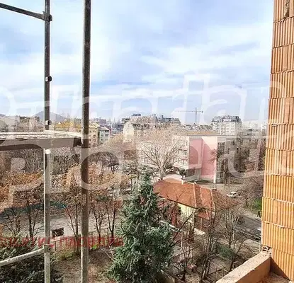 Снимка 3 — Двустаен апартамент с южна тераса в кв. Кършияка, Пловдив