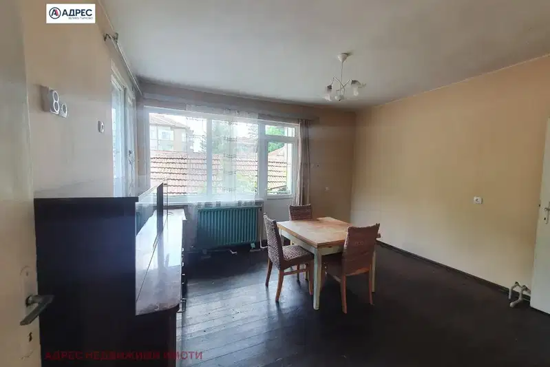 Floor of House in Oblast Veliko Tyrnovo, Pavlikeni