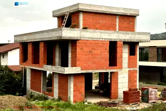 Къща в Благоев, Ален мак