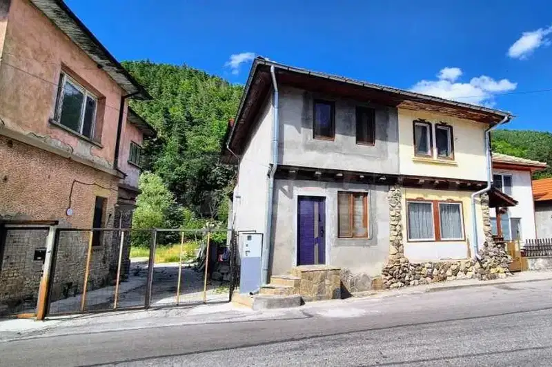House in Gabrovo, Etyra