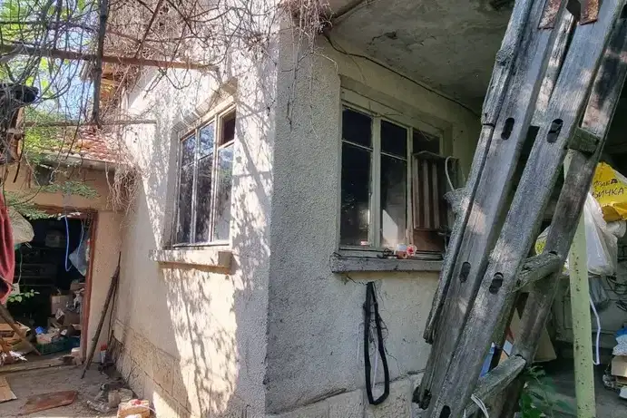 House in Raz, Promishlena zona - Zapad