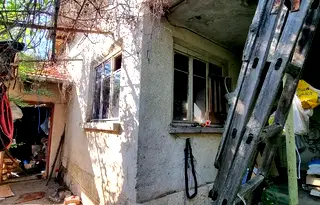 Къща в Раз, Промишлена зона - Запад