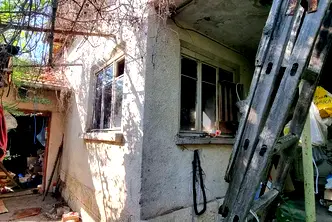 Къща в Раз, Промишлена зона - Запад
