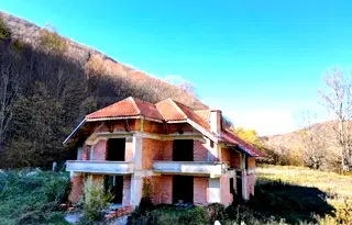 Къща в Ловеч, с. Рибарица