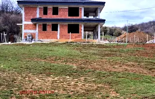 Къща в Перник, с. Боснек
