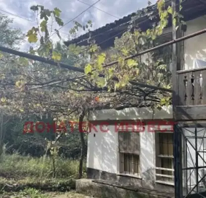 Снимка 4 — Двуетажна къща с 6 стаи в с. Слатина, обл. Пловдив