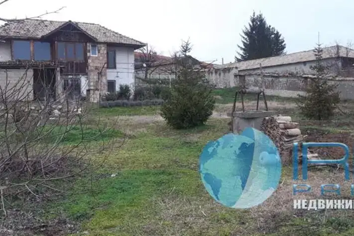 Къща с 3 стаи и голям двор в с. Васил Друмев, област Шумен