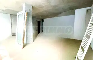 Магазин в София, Белите брези