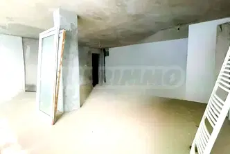 Магазин в София, Белите брези