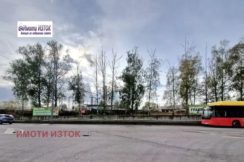 Plot in Pernik, Iztok
