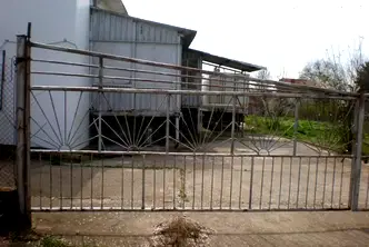 Промишлена сграда в Плевен, Долни Дъбник