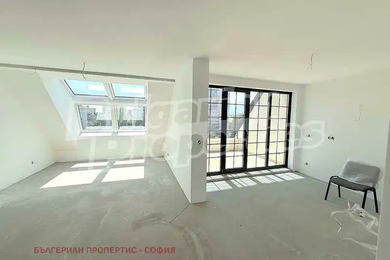 Тристаен апартамент в София, Център