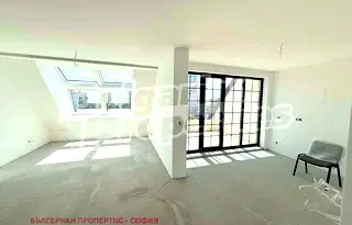 Тристаен апартамент в София, Център