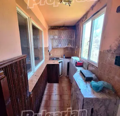 Снимка 4 — Тристаен апартамент 87 кв.м. в Бобов дол с балкони