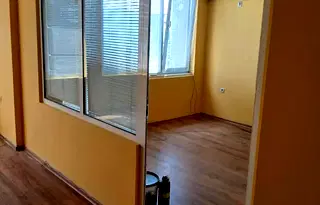 Офис в Русе, Хъшове