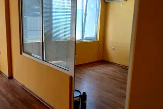 Офис в Русе, Хъшове