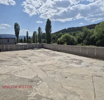 Снимка 5 — Промишлена сграда в Перник, Изток
