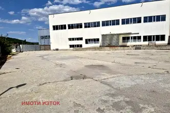 Промишлена сграда в Перник, Изток