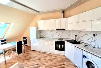 Многостаен апартамент в Русе, Широк център