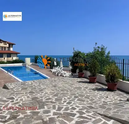 Снимка 5 — Двустаен апартамент с морска панорама в Свети Влас