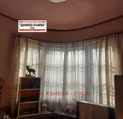 Снимка 3 — Етаж от къща в Русе, Център