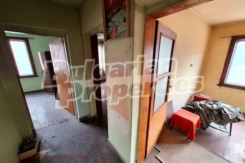 Floor of House in Pernik, Iztok